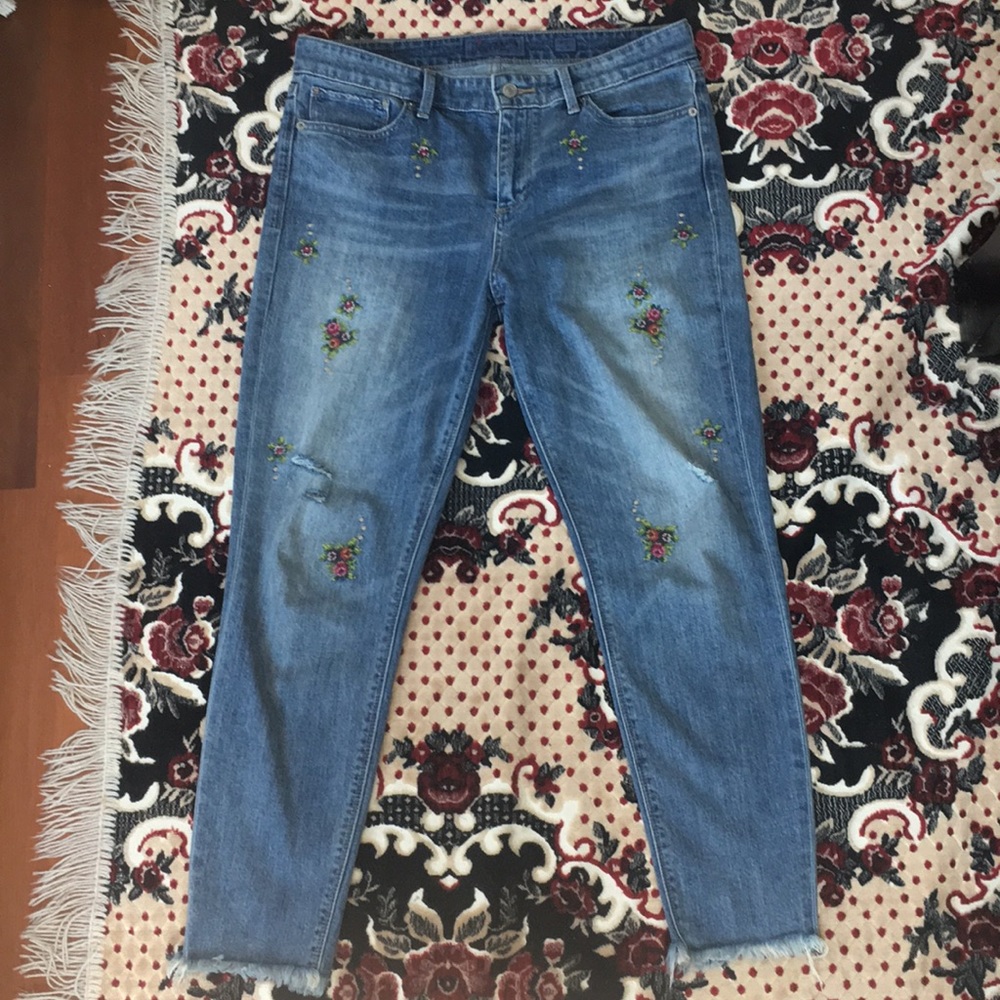 Floral patch Lucky Brand jeans